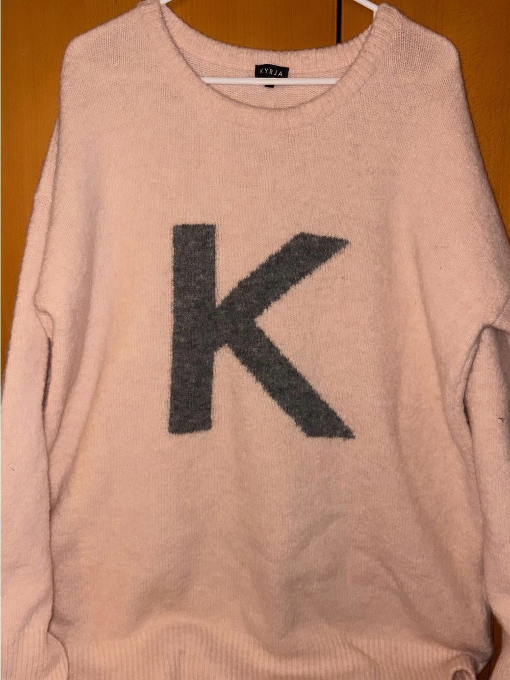 Icelandic 100% Wool Hand made
Oversized Fit Pink Crewneck Sweater